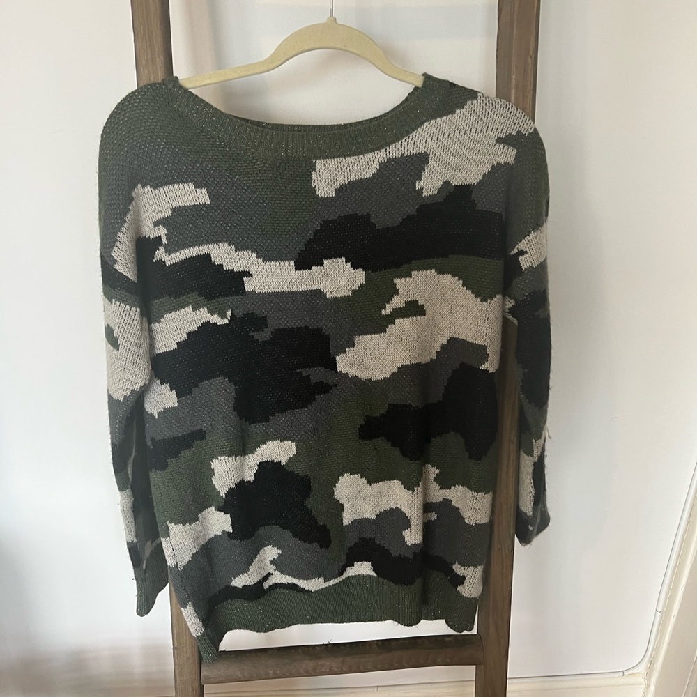 BB Dakota army sweater size XS but fits like a small in perfect condition
